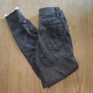 size 25 Levi’s jeans